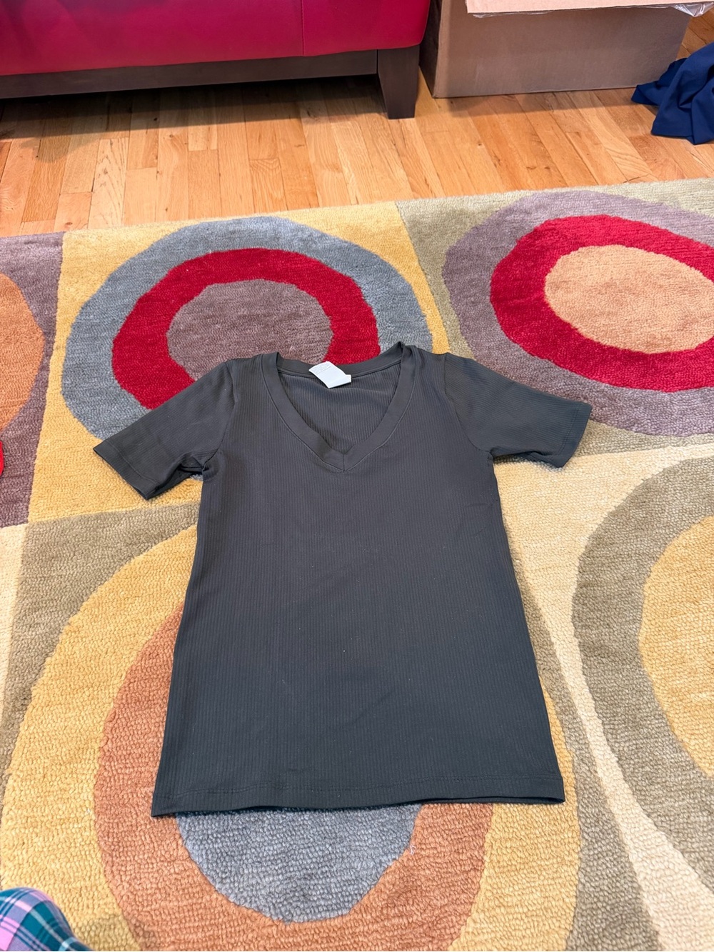 Athleta Women Renew Olive Seamless Ribbed V Neck Short Sleeve Tee Shirt Size XS